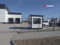 Mobilbud - stróżówka - baza wariant MS5 b - opcja z daszkiem i półką.jpg